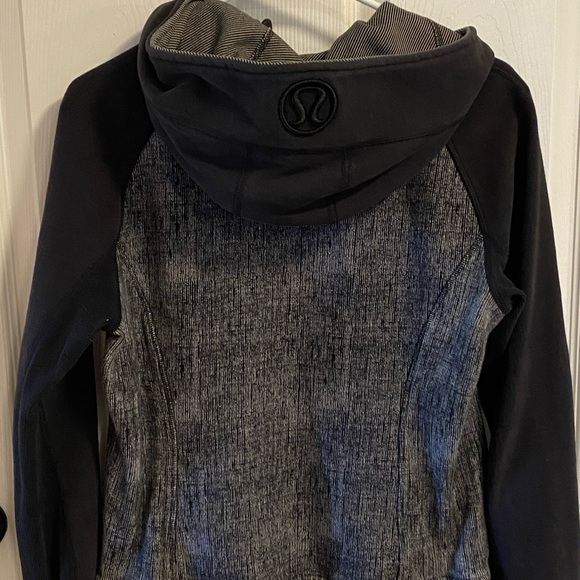 Reposhed Lululemon Hooded sweatshirt size 10 - Picture 3 of 4